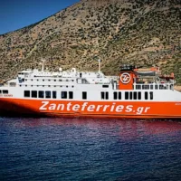 Το “Διονύσιος Σολωμός” έχασε την άγκυρα του στον Πειραιά