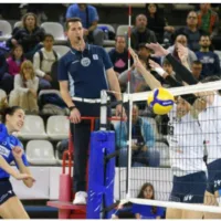 Νικηφόρο πέρασμα του ΑΟ Θήρας από τη Λαμία