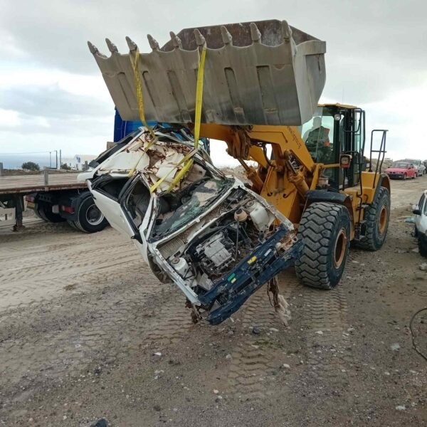 Σοβαρή πρωτοβουλία απόσυρσης εγκαταλελειμμένων οχημάτων