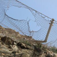 Ξεκίνησε η συντήρηση των πλεγμάτων στα πρανή του Αθηνιού.