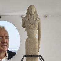Ο Μ. Καφούρος έφερε στη Βουλή το θέμα της “Κόρης” και της λειτουργίας του Αρχαιολογικού Μουσείου Θήρας