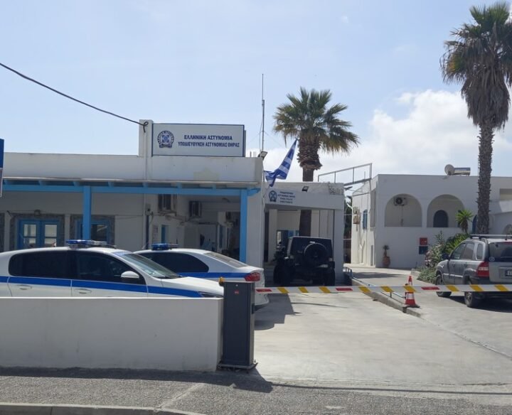 Κλοπή κινητών τηλεφώνων στο κέντρο των Φηρών. Η λεία ξεπερνά τις 10.000 ευρώ