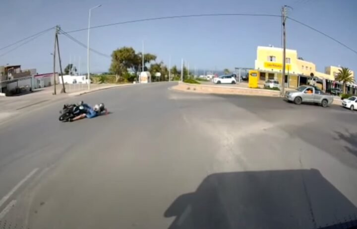 Η Λαϊκή Συσπείρωση για τα κυκλοφοριακά προβλήματα στη Σαντορίνη