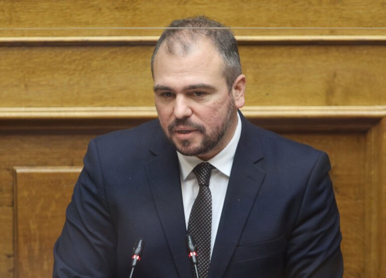 Παρέμβαση Φ. Φόρτωμα για την υποστελέχωση των δομών e-ΕΦΚΑ Σαντορίνης & Μυκόνου