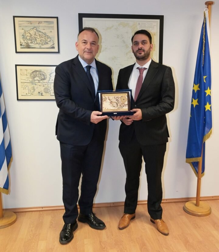 ΥΝΑΝΤΗΣΗ ΜΕ ΤΟΝ ΥΦΥΠΟΥΡΓΟ ΝΑΥΤΙΛΙΑΣ ΕΙΧΕ Ο ΠΡΟΕΔΡΟΣ ΤΗΣ ΕΝΩΣΗΣ ΞΕΝΟΔΟΧΩΝ ΣΑΝΤΟΡΙΝΗΣ