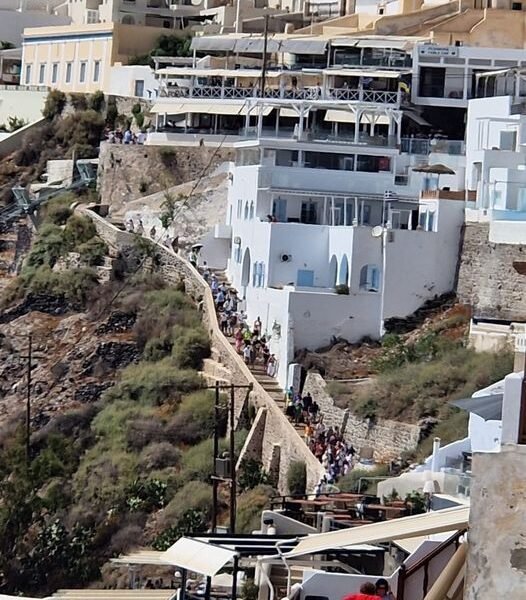 Ο Δήμος αντιδρά στο ενεργειακό κάζο που ταλαιπώρησε και εξέθεσε διεθνώς τη Σαντορίνη
