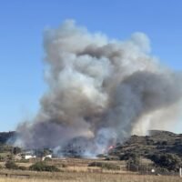 Πυρκαγιά κοντά στο αεροδρόμιο Μήλου- κατέφθασαν πυροσβεστικές ενισχύσεις