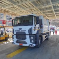 Σύγχρονο απορριμματοφόρο παρέλαβε ο Δήμος Θήρας