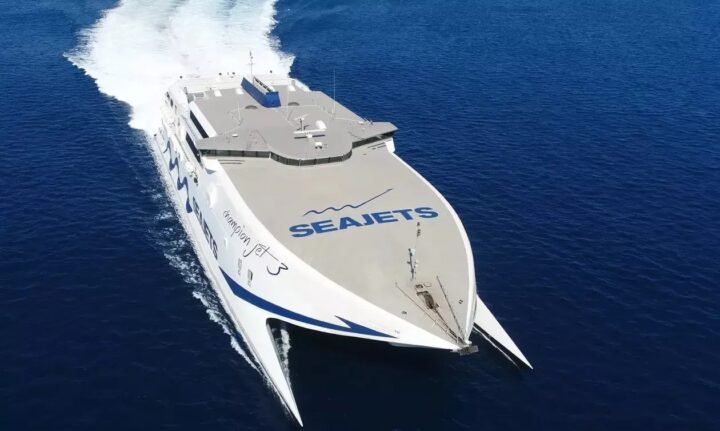 Συνελήφθη πλοίαρχος που απέπλευσε από τη Σαντορίνη πέντε λεπτά νωρίτερα