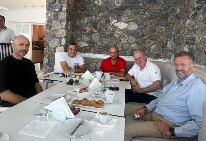 Συνάντηση της παράταξης “Τώρα” με το Εμποροεπαγγελματικό Σύλλογο Σαντορίνης