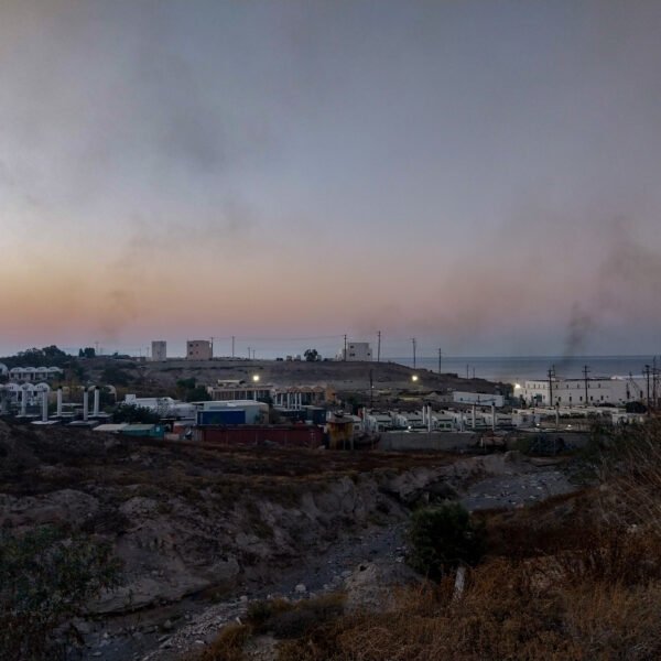 “Μεγάλη περιβαλλοντική επιβάρυνση στην Σαντορίνη”