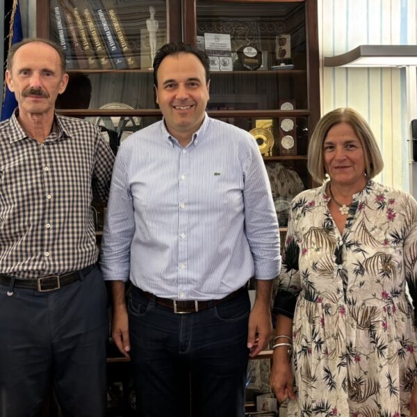 Επίσκεψη του Υπουργού Ψηφιακής Διακυβέρνησης κ. Δημήτρη Παπαστεργίου στο Επιμελητήριο Κυκλάδων.