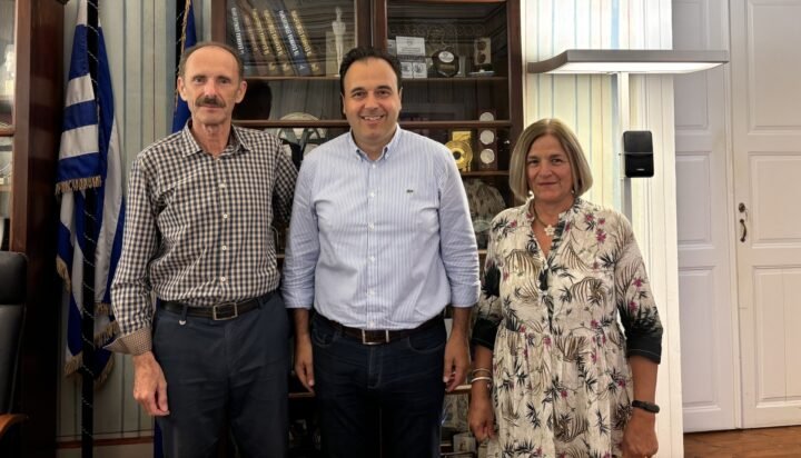 Επίσκεψη του Υπουργού Ψηφιακής Διακυβέρνησης κ. Δημήτρη Παπαστεργίου στο Επιμελητήριο Κυκλάδων.