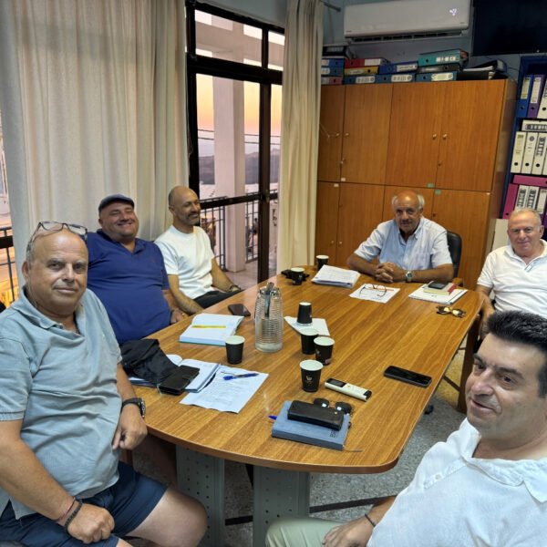 Συνάντηση Εμποροεπαγγελματικού Συλλόγου με τον Πρόεδρο του Δημοτικού Λιμενικού Ταμείου Θήρας