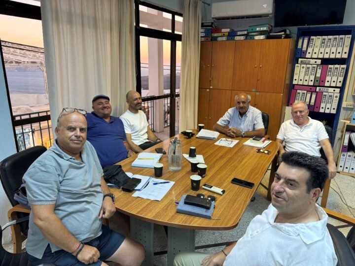 Συνάντηση Εμποροεπαγγελματικού Συλλόγου με τον Πρόεδρο του Δημοτικού Λιμενικού Ταμείου Θήρας