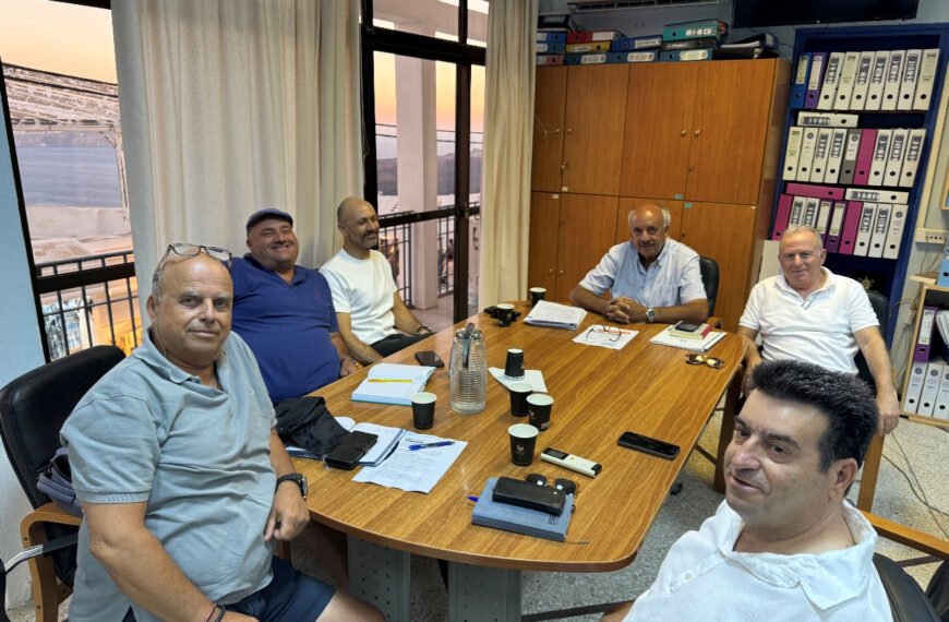 Συνάντηση Εμποροεπαγγελματικού Συλλόγου με τον Πρόεδρο του Δημοτικού Λιμενικού Ταμείου Θήρας