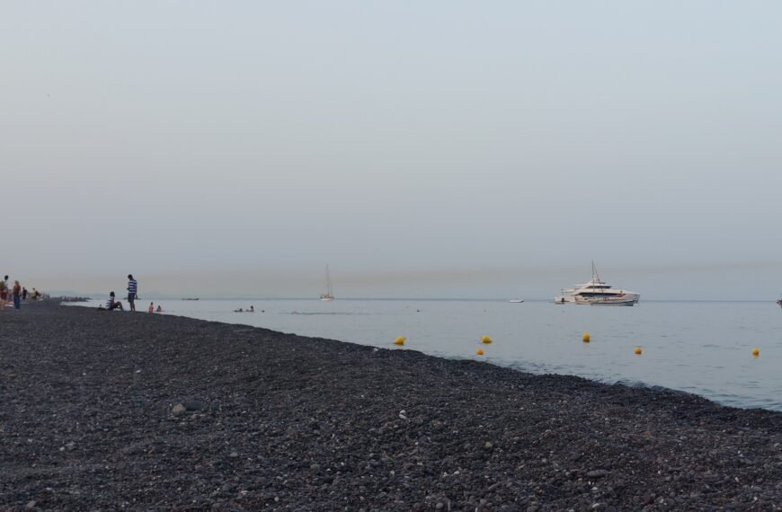 “Καφετί νέφος στον ορίζοντα που ξεκινάει από το εργοστάσιο της ΔΕΗ”