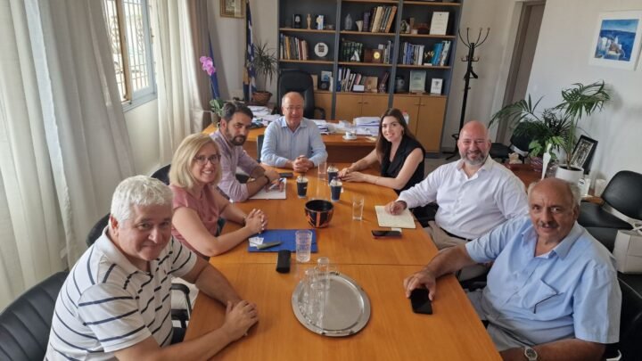   «Συνάντηση του Δημάρχου Θήρας με εκπροσώπους της Διεθνούς  Ένωσης Κρουαζιέρας»- αλλά… με την “τρούπωσα” παρούσα πάντα