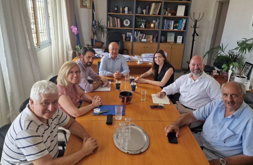   «Συνάντηση του Δημάρχου Θήρας με εκπροσώπους της Διεθνούς  Ένωσης Κρουαζιέρας»- αλλά… με την “τρούπωσα” παρούσα πάντα