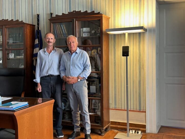 Συνάντηση εργασίας του Μ. Καφούρου στο Επιμελητήριο Κυκλάδων