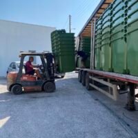 Παραλαβή 168 νέων πράσινων κάδων από τον Δήμο Θήρας