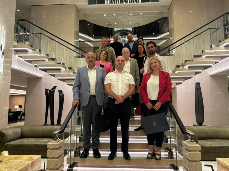 Δημοτική αντιπροσωπεία καλωσόρισε το κρουαζιερόπλοιο “Explora I”