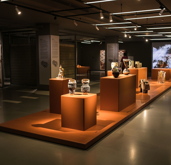 «Πηλού Αντηχήσεις: Μέσα Από Κρυμμένες Αφηγήσεις», μια μεγαλόπνοη εκδήλωση