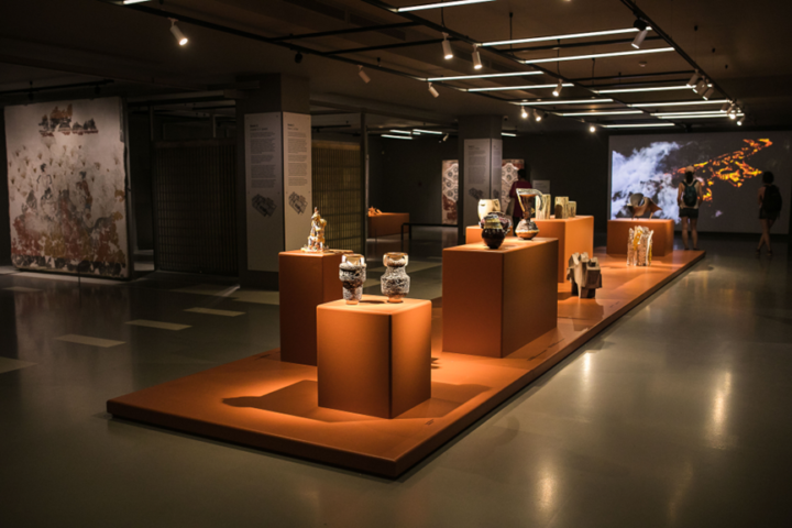 «Πηλού Αντηχήσεις: Μέσα Από Κρυμμένες Αφηγήσεις», μια μεγαλόπνοη εκδήλωση