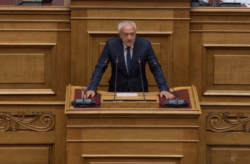 «Καταστρατήγηση της αναστολής έκδοσης οικοδομικών αδειών στην περιοχή της Καλντέρας στη νήσο Θήρα»