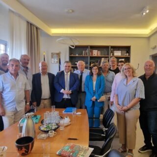 Συνάντηση του Δημάρχου Θήρας με τον υφυπουργό εσωτερικών κ. Σπανάκη