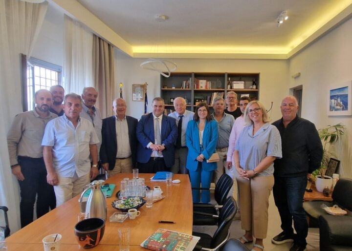 «Συνάντηση του Δημάρχου Θήρας με τον Υφυπουργό Εσωτερικών »