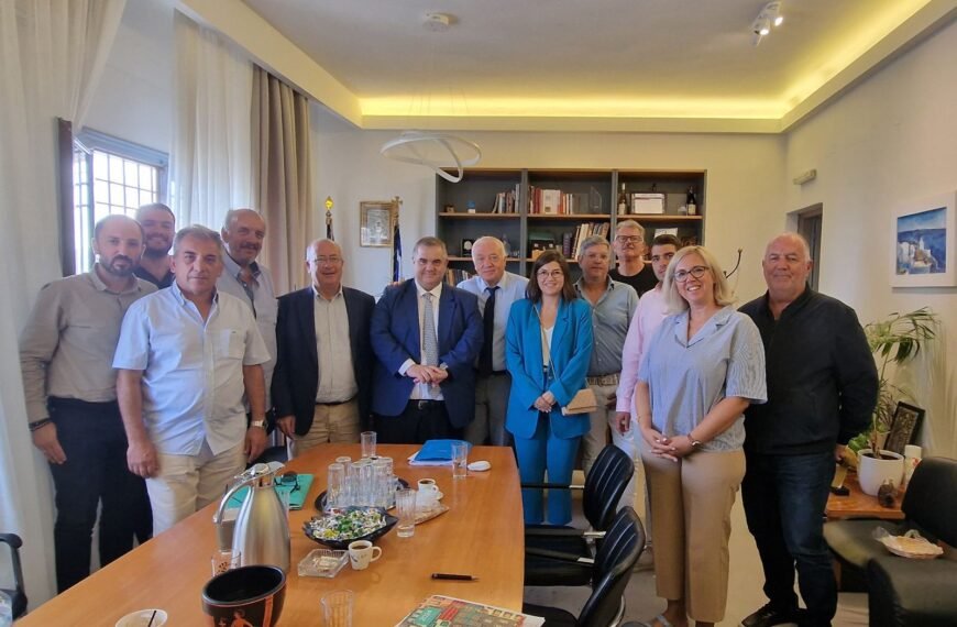 «Συνάντηση του Δημάρχου Θήρας με τον Υφυπουργό Εσωτερικών »