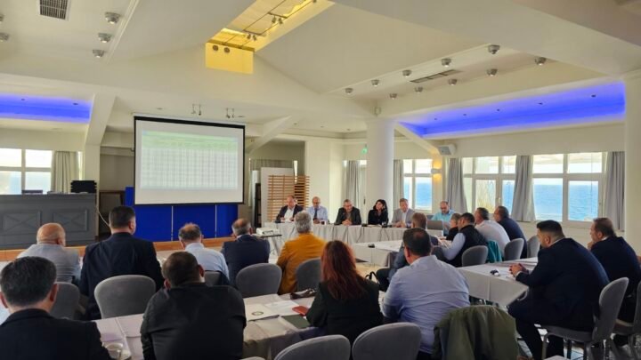 Πάλι μουτρωμένος ο Δήμαρχος Θήρας με τον ΦΔΣΑ;