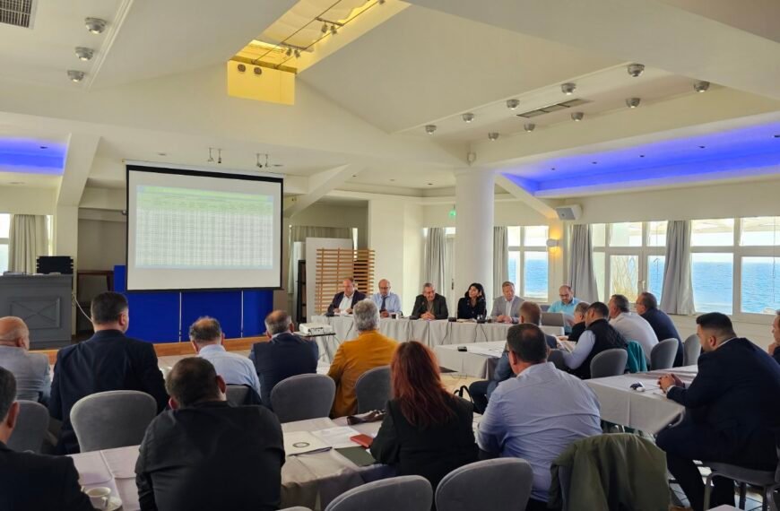 Πάλι μουτρωμένος ο Δήμαρχος Θήρας με τον ΦΔΣΑ;