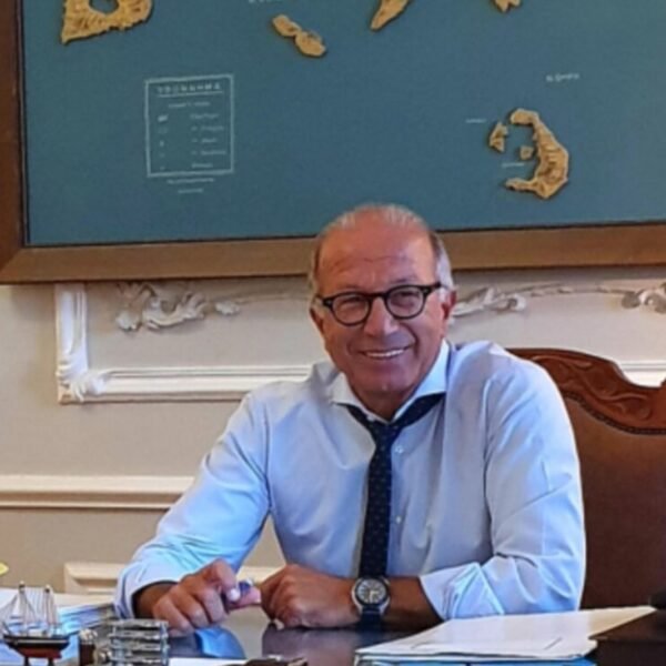 Στη Σαντορίνη ο Γ. Λεονταρίτης