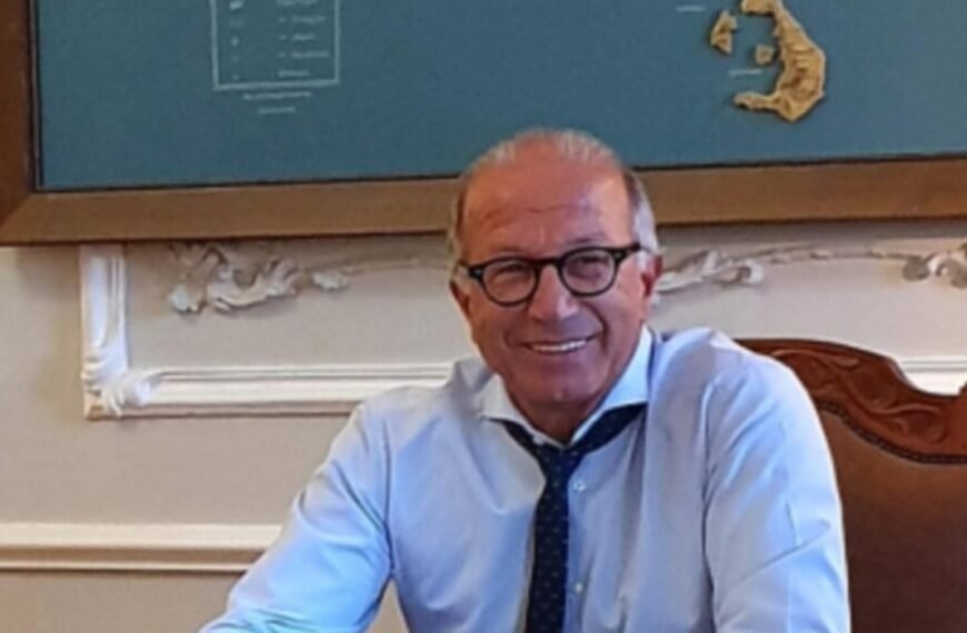 Στη Σαντορίνη ο Γ. Λεονταρίτης