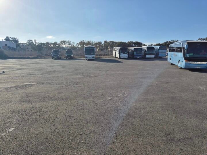 Ολοκληρώθηκε η επίστρωση του χώρου στάθμευσης στα Φηρά