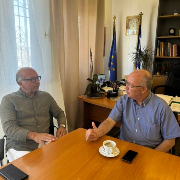 «Συνάντηση του Δημάρχου Θήρας με τον Αντιπεριφερειάρχη Νοτίου Αιγαίου κ. Λεονταρίτη»