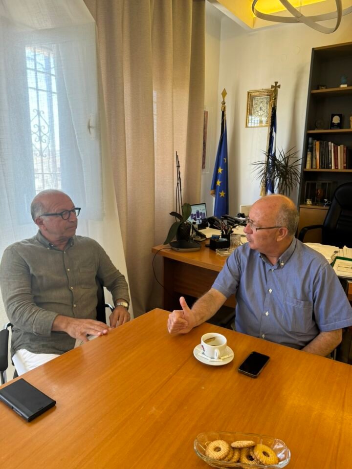 «Συνάντηση του Δημάρχου Θήρας με τον Αντιπεριφερειάρχη Νοτίου Αιγαίου κ. Λεονταρίτη»