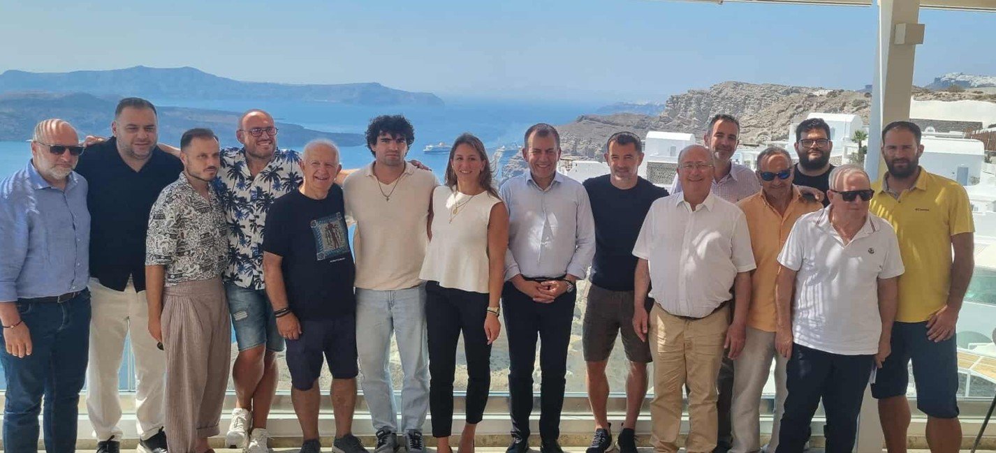 Vroutsis santorini1
